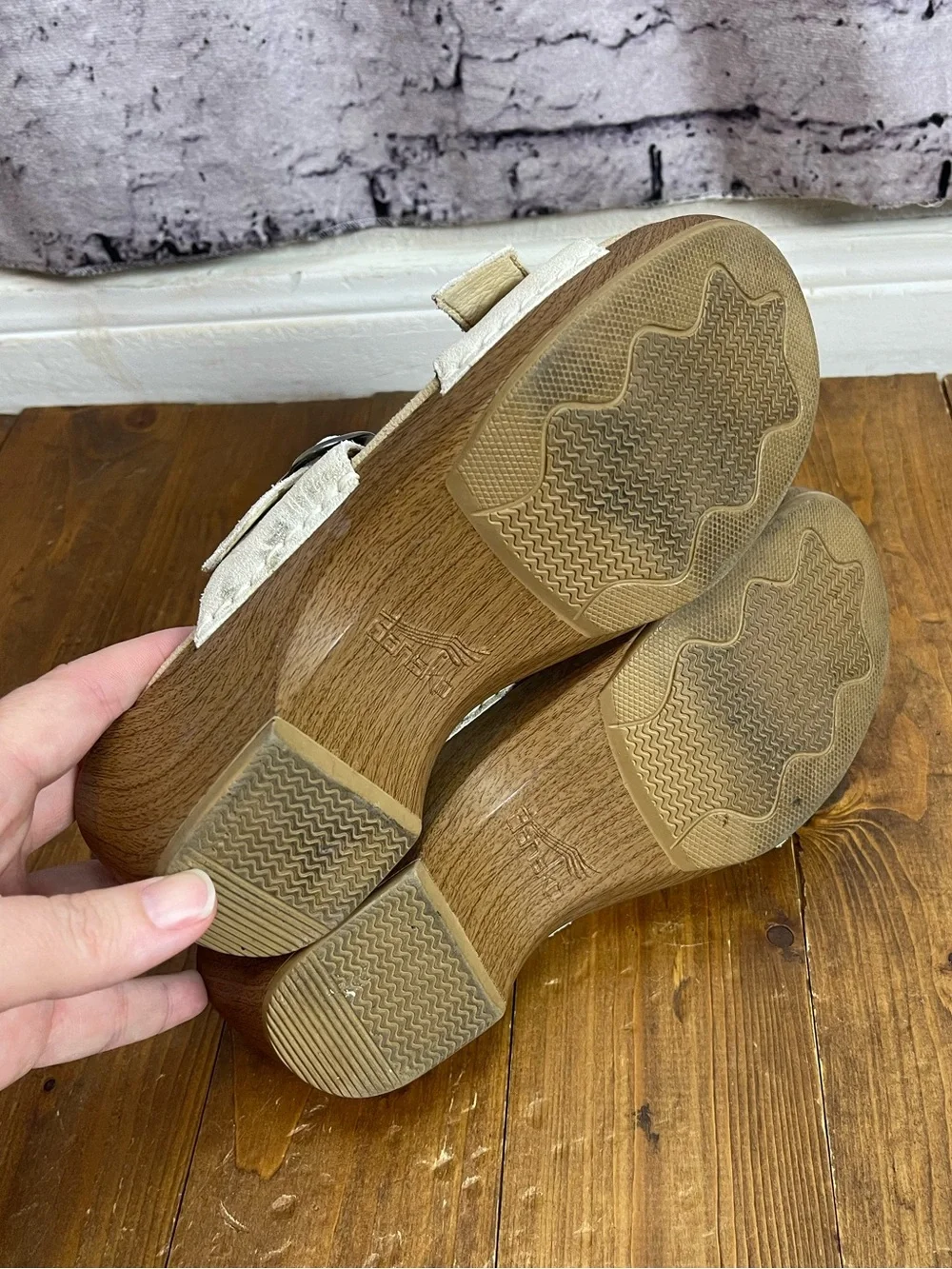 Dansko size 38 Sophie sandals cream with metallic gold burst print - Picture 7 of 9